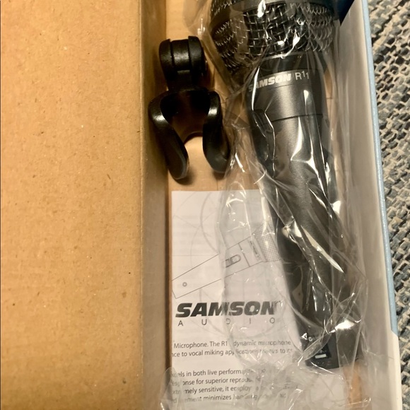 Microphone - Picture 3 of 3